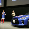 J1優勝の立役者、横浜F・マリノス仲川選手にサプライズ！ 日産が GT-R を贈呈