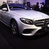 こちらはE350de。ハイブリッドカーもディーゼルも人気の日本だが、ディーゼルハイブリッドではメルセデスベンツは積極的だ。