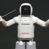 ホンダ ASIMO、オーケストラの指揮者に