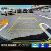 駐車場で後退するためシフトをリバースに入れると人や車両を検知して知らせる。写真はN-WGN