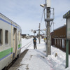 浦臼駅に到着した下り列車。