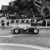 1961年モナコGP、ロータスの車体が壊れて体が素通しになりながらも優勝したモス。