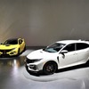 ホンダ シビックTYPE R(手前)とTYPE Rリミテッドエディション