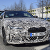 クーペに続いて巨大グリルを初公開！BMW 4シリーズ カブリオレ新型の最新プロトを撮影