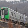 上保原～保原間を行くAB900-2とAB900-1による4両編成の試運転列車。後部の2両は最初に登場したAB900-1で、アクセントカラーが薄紫色だが、AB900-2は緑となっている。形式名のABは「阿武急」の「あぶ」をなぞらえたもの。
