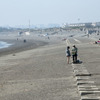 5月2日、神奈川県藤沢市の江ノ島海岸