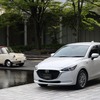 マツダ R360クーペ と マツダ2 100周年特別記念車