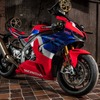 独レッドドット・デザイン博物館のセンターステージに展示されたホンダ CBR1000RR-R ファイアブレードSP