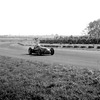 シルバーストン、アビーコーナーをゆくジュゼッペ・ファリーナのアルファロメオ158（1950年、F1イギリスGP）