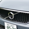 ボルボ XC40 B4 MOMENTUM