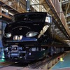 6両編成の『36ぷらす3』。南福岡車両区の787系BM15編成を改造したもので、車体は黒メタリックを基調に。787系のフォルムを残しながら、より重厚な雰囲気に仕上がっている。