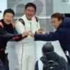 準優勝となった「Tipo」チーム。モータージャーナリストの橋本洋平さん(中央)と編集長の佐藤孝洋さん