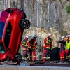 高さ30mから新車を落下させるボルボカーズの衝突テスト