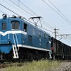 貨物列車を牽引していた秩父鉄道のデキ100形108号。1972年に岩手の鉱山鉄道からやってきた古参電気機関車だ。