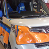 車が汚れたり傷ついたりしないようにしっかりと養生をして作業