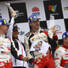 トヨタの新代表、ヤリ-マティ・ラトバラ（右から2人目。写真はドライバーとしてのWRC最終優勝である2018年最終戦）。