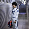 アルファタウリのレーシングスーツを着ての撮影（11月、旧型F1マシンでのテスト時）。