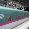 東北・北海道新幹線『はやぶさ』10号車の「グランクラス」。1月16日～2月13日の飲料・軽食サービスを実施しない列車の切符購入者は、そのまま利用できるが、新規の発売は行なわれない。