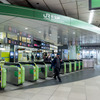 新宿駅の改札口。「タッチでエキナカ」は在来線のゲート型自動改札機のみで利用できる。