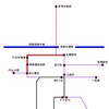 1970年頃の札幌市電路線図。黒線が現行路線、赤線と紫線が廃止路線。上部が北となる。札幌市は延伸の具体的なルートを示していないが、札幌駅前、苗穂駅前、桑園方面（中央市場通方向）が候補に選ばれている。ちなみに1960年までは国鉄桑園駅前まで市電が延びていた。