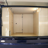 ファンルーチェのウラルはハイエースベースのキャブコンだ。全長は4820mm。リアには大型の収納を備える（上部はベッド）。