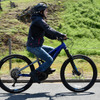 ヤマハのスポーツ電動アシスト自転車『YPJ-MT Pro』に小鳥遊レイラさんがプチ試乗