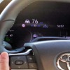 Advanced Driveでハンズオン走行となった状態。走行車線がグレーとなっている