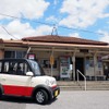 小湊鐵道　上総牛久駅に配備される超小型EV“ジャイアン”。小湊鉄道の車両をモチーフにカラーリングされた