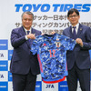 日本サッカー協会代表・田嶋幸三氏（左）、トーヨータイヤ 取締役・笹森健彦氏（右）