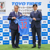 日本サッカー協会代表・田嶋幸三氏（左）、トーヨータイヤ 取締役・笹森健彦氏（右）