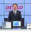 デンソーの篠原幸弘経営役員とCO2回収・再資源化装置