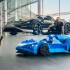 マクラーレン・エルバの実車と「レゴ・スピードチャンピオン」、チーフ開発エンジニアのレイチェル・ブラウン氏
