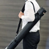 自立式LED投光器 Nomad 360：筒型に収納でき、一人で持ち運べる。