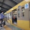 乗車時のイメージ。駅ではスロープやエレベーターを利用して乗り込む。