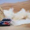 ポルシェ・タイカン・クロスツーリスモ のドリフト走行