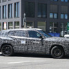 BMWの新型クーペSUVのプロトタイプ。車名は「X8」か「XM」か（スクープ写真）