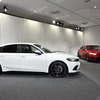 ホンダ シビック新型。左が「EX」、右が「LX」
