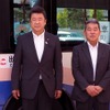 高萩市の大部勝規市長(左)と茨城交通の任田正史社長