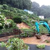 伊東線での復旧作業の様子。なお、伊豆急行線では伊豆高原～伊豆急下田間で運行を見合わせている。