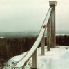 1986年の広告で、アウディ100CSクワトロは、フィンランドのカイポラにある37.5度のスキージャンプ台を自力で登った。