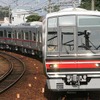 名鉄瀬戸線の主力車両4000系。同線の10～15時台はすべて各駅停車に。