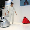 【CEATEC08】写真蔵…日産のロボットカーはハチの動き