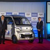 プロトタイプを発表する佐川急便・本村所長とASF・飯塚社長