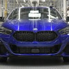 サンマリノブルーの「BMWインディビジュアル塗装仕上げ」が施された 2シリーズ・グランクーペ