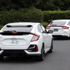 ホンダ シビック 先代（手前）と新型（奥）