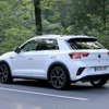 VW T-Roc R 改良新型プロトタイプ（スクープ写真）