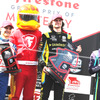 第15戦ラグナ・セカの表彰台。左から2位パロウ、優勝ハータ、3位グロージャン。
