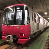 大江戸線用の12-600形電車。