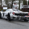 ラ・フェラーリがベースの開発車両（スクープ写真）