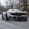 ラ・フェラーリがベースの開発車両（スクープ写真）